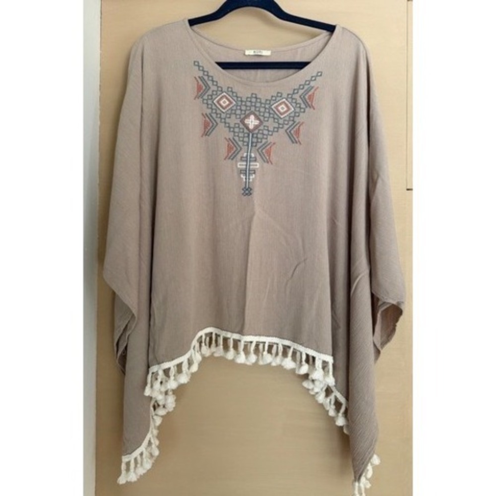 Kori America Boho Embroidered Tassel Fringe Poncho Top taupe Rayon A8271
